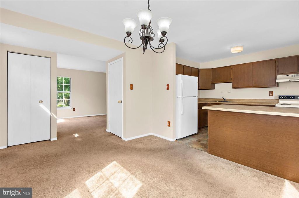 Image 7 of property listing at 1066 SAYBROOK HARBOUR, Pasadena, MD 21122