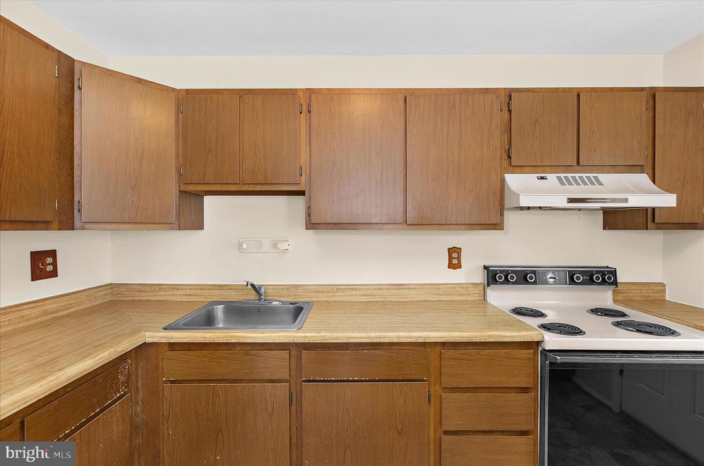 Image 9 of property listing at 1066 SAYBROOK HARBOUR, Pasadena, MD 21122