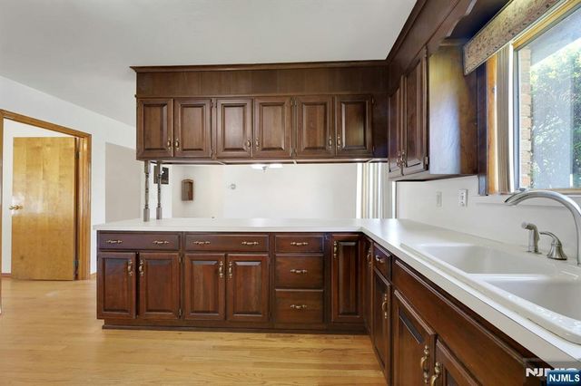 733 1st Street, Lyndhurst, NJ 07071