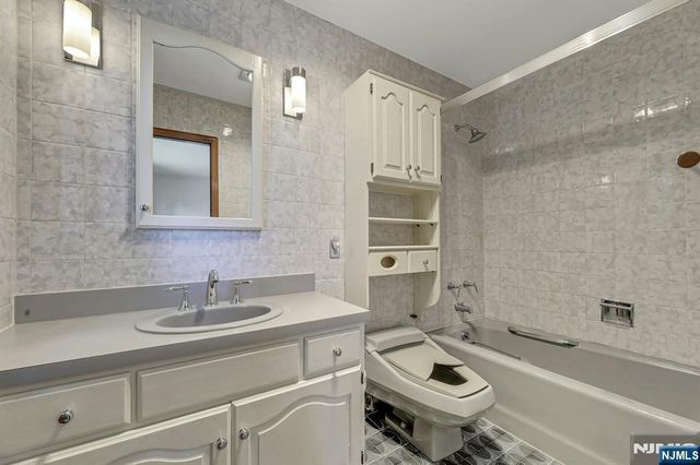 733 1st Street, Lyndhurst, NJ 07071