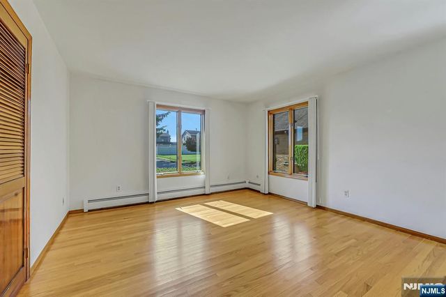 733 1st Street, Lyndhurst, NJ 07071