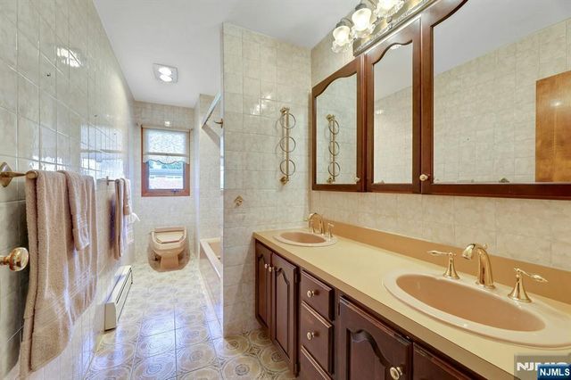 733 1st Street, Lyndhurst, NJ 07071