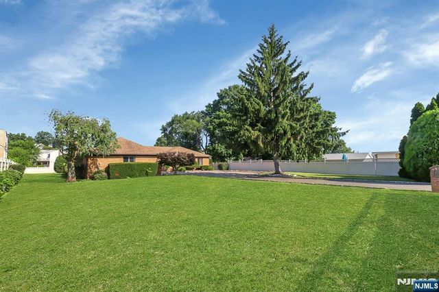 733 1st Street, Lyndhurst, NJ 07071