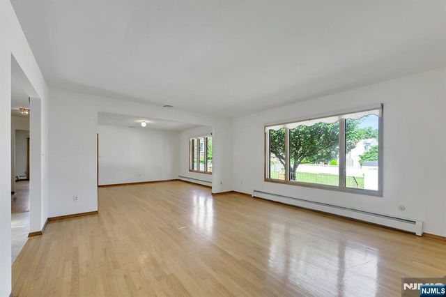 733 1st Street, Lyndhurst, NJ 07071