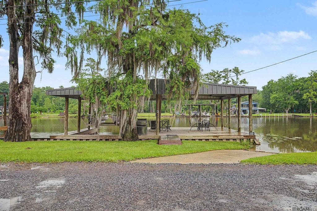 18586 River Bend Rd, Maurepas, LA 70449