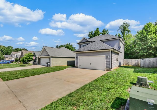 550 Medallion Cir, Clarksville, TN 37042