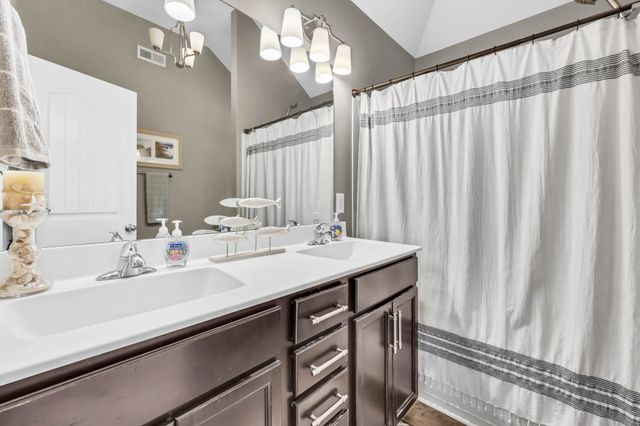 550 Medallion Cir, Clarksville, TN 37042