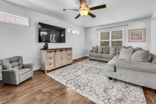 550 Medallion Cir, Clarksville, TN 37042