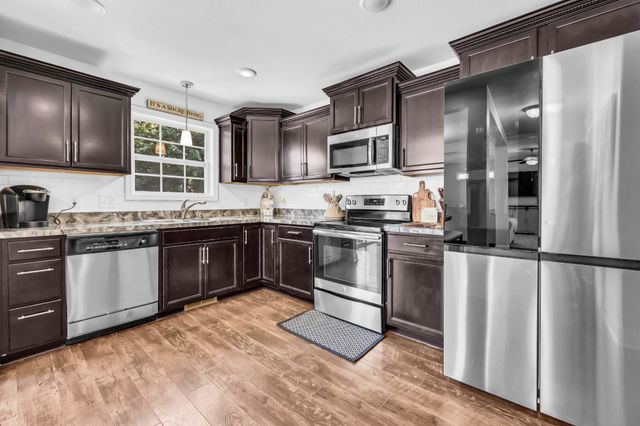 550 Medallion Cir, Clarksville, TN 37042