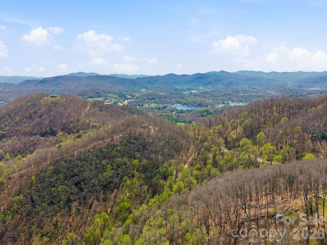 000 Signature Row Boulevard 10, Waynesville, NC 28785