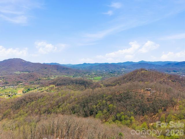 000 Signature Row Boulevard 10, Waynesville, NC 28785