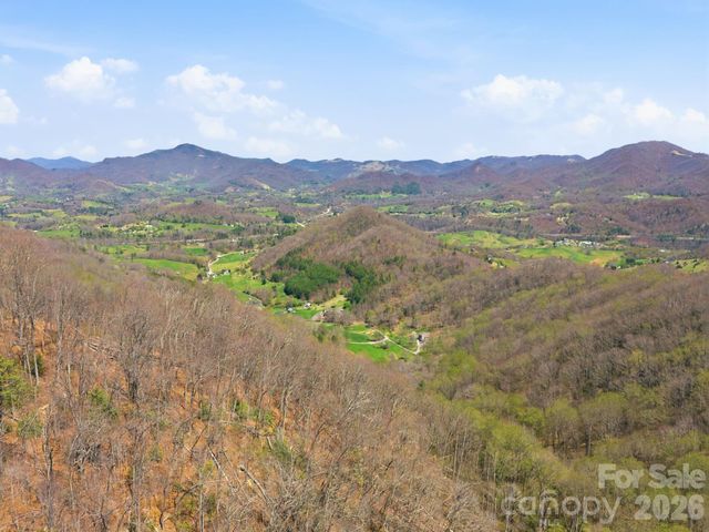 000 Signature Row Boulevard 10, Waynesville, NC 28785