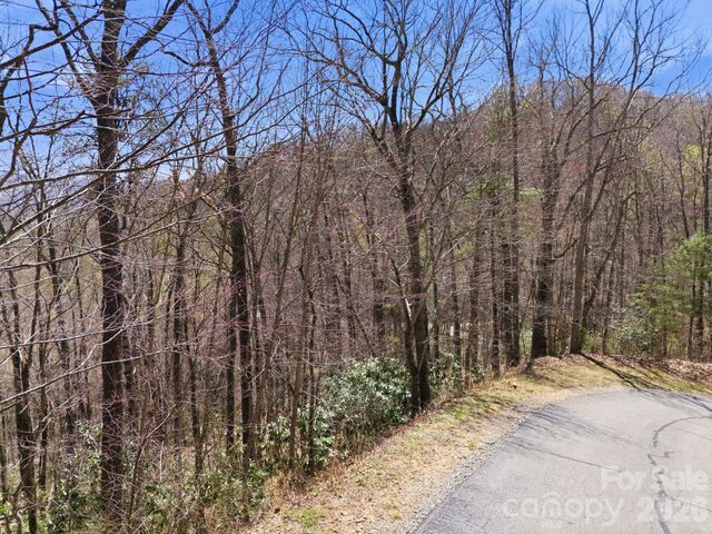 000 Signature Row Boulevard 10, Waynesville, NC 28785