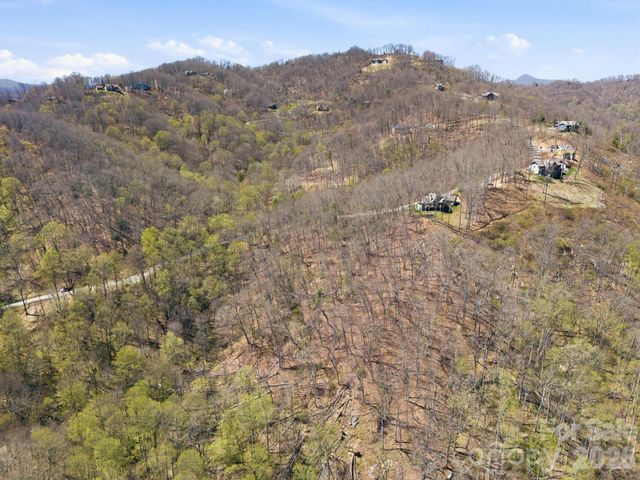 000 Signature Row Boulevard 10, Waynesville, NC 28785