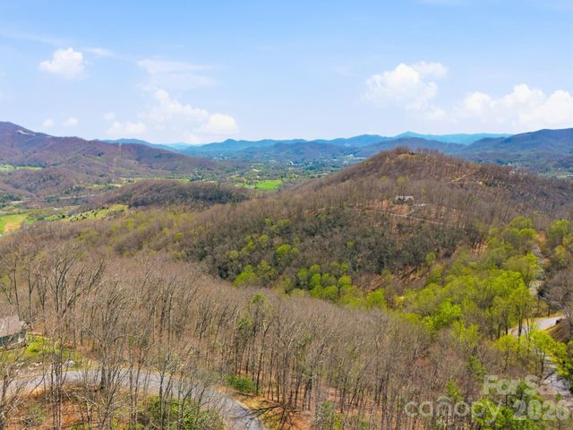 000 Signature Row Boulevard 10, Waynesville, NC 28785