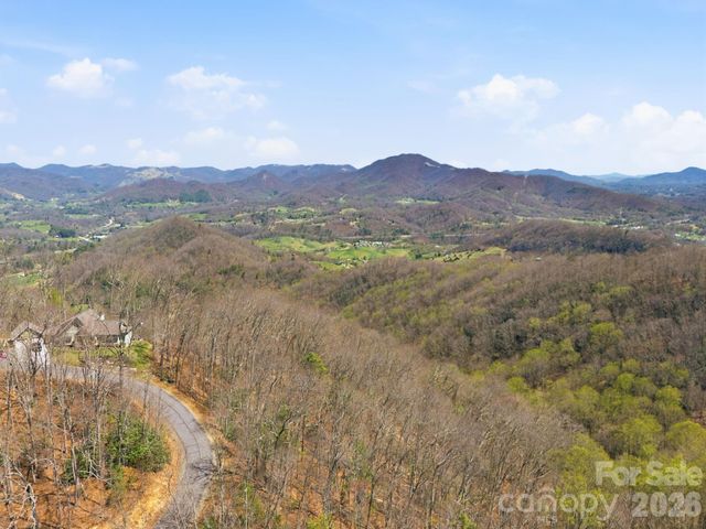 000 Signature Row Boulevard 10, Waynesville, NC 28785