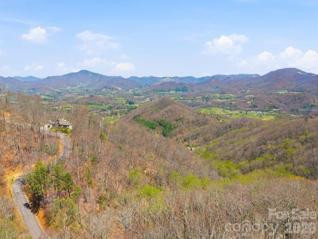 000 Signature Row Boulevard 10, Waynesville, NC 28785