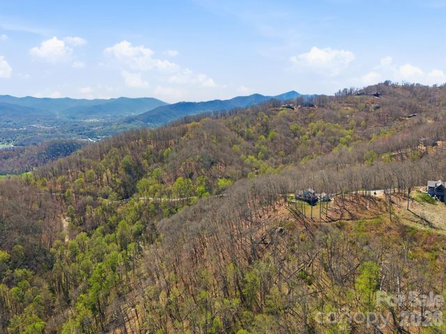 000 Signature Row Boulevard 10, Waynesville, NC 28785