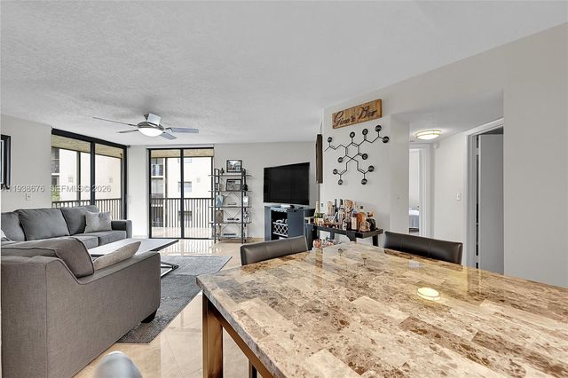 10501 W Broward Blvd 311, Plantation, FL 33324