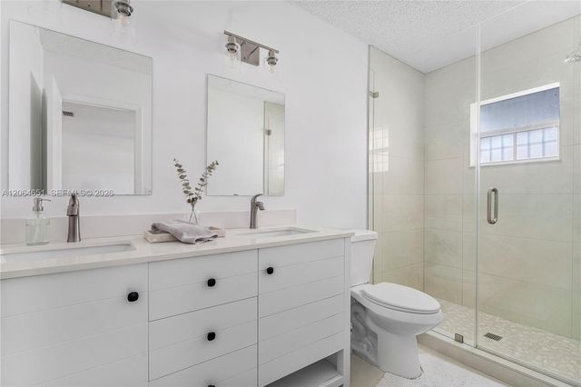 8830 NW 17th St, Plantation, FL 33322