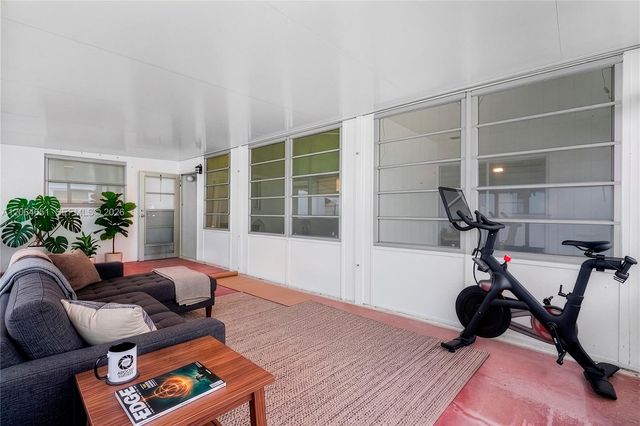 8830 NW 17th St, Plantation, FL 33322