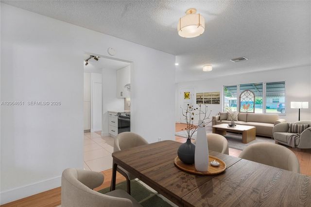 8830 NW 17th St, Plantation, FL 33322