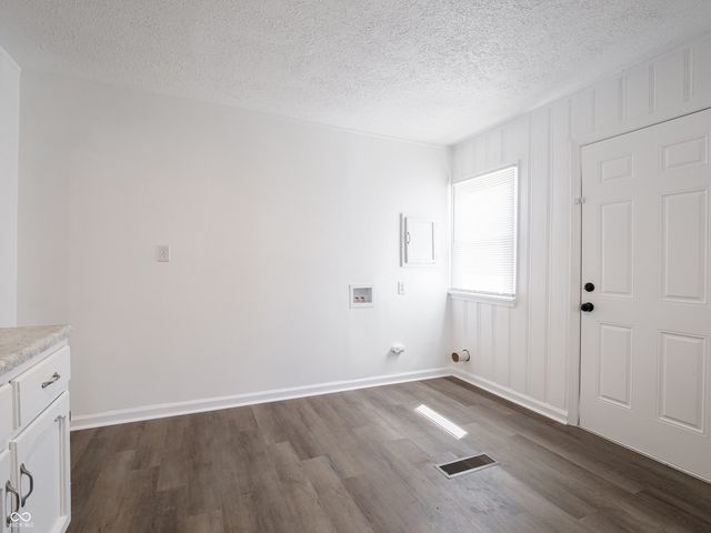 3042 Danbury Road, Indianapolis, IN 46222