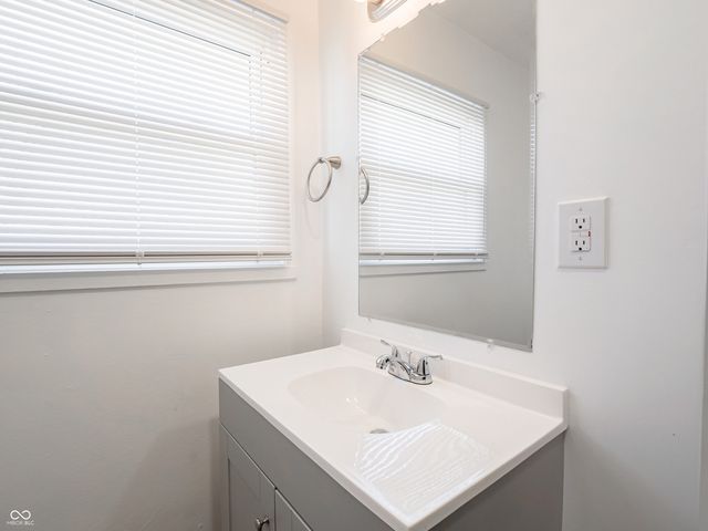 3042 Danbury Road, Indianapolis, IN 46222