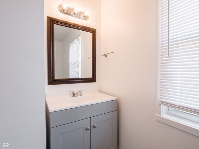 3042 Danbury Road, Indianapolis, IN 46222