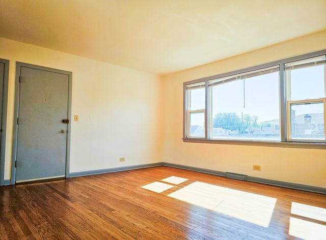 5950 W Schubert Avenue 2W, Chicago, IL 60639