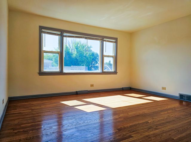 5950 W Schubert Avenue 2W, Chicago, IL 60639