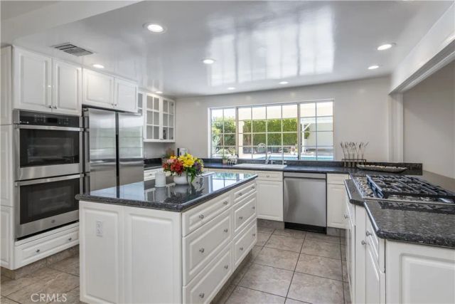 9735 Melvin Avenue, Los Angeles, CA 91324
