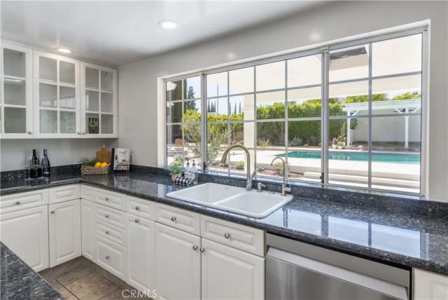 9735 Melvin Avenue, Los Angeles, CA 91324
