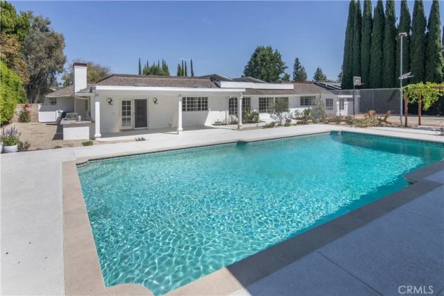 9735 Melvin Avenue, Los Angeles, CA 91324