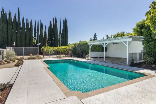 9735 Melvin Avenue, Los Angeles, CA 91324