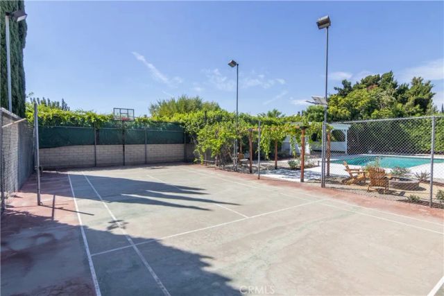 9735 Melvin Avenue, Los Angeles, CA 91324