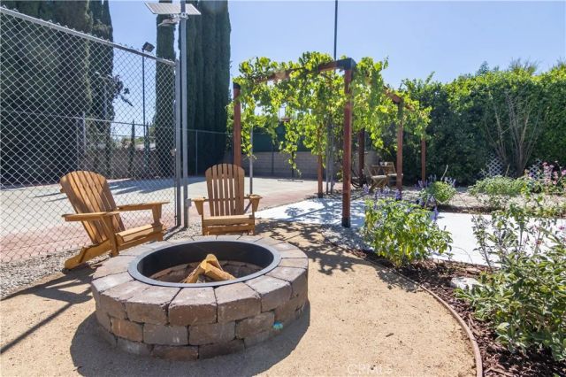9735 Melvin Avenue, Los Angeles, CA 91324