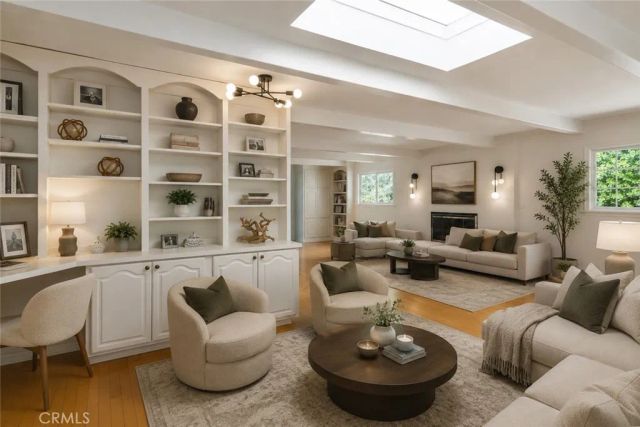 9735 Melvin Avenue, Los Angeles, CA 91324