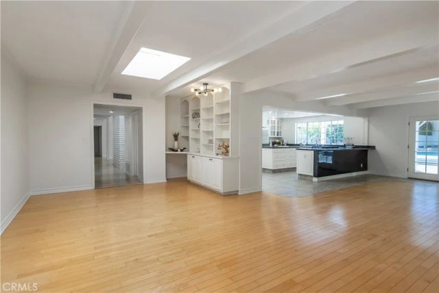 9735 Melvin Avenue, Los Angeles, CA 91324
