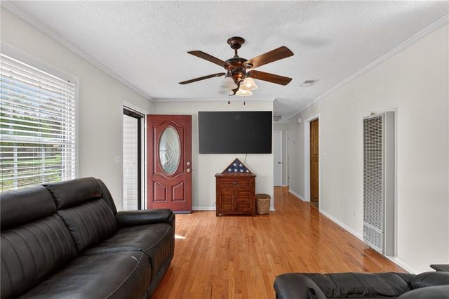 317 Garden Avenue SE, Lindale, GA 30147