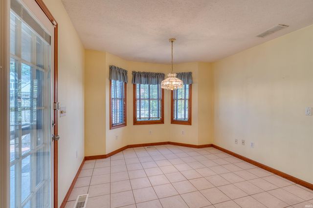 6655 Oakview Court, Newburgh, IN 47630