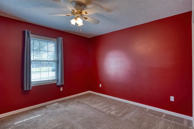 6655 Oakview Court, Newburgh, IN 47630