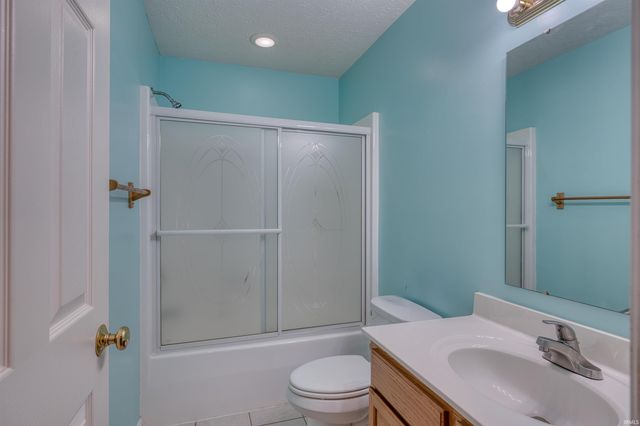 6655 Oakview Court, Newburgh, IN 47630