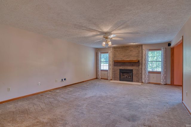 6655 Oakview Court, Newburgh, IN 47630