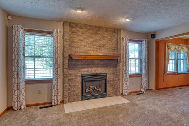 6655 Oakview Court, Newburgh, IN 47630