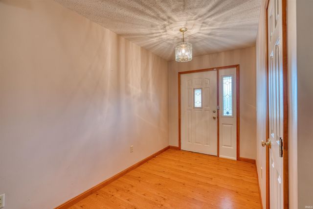 6655 Oakview Court, Newburgh, IN 47630