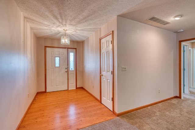 6655 Oakview Court, Newburgh, IN 47630