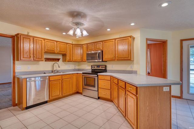 6655 Oakview Court, Newburgh, IN 47630