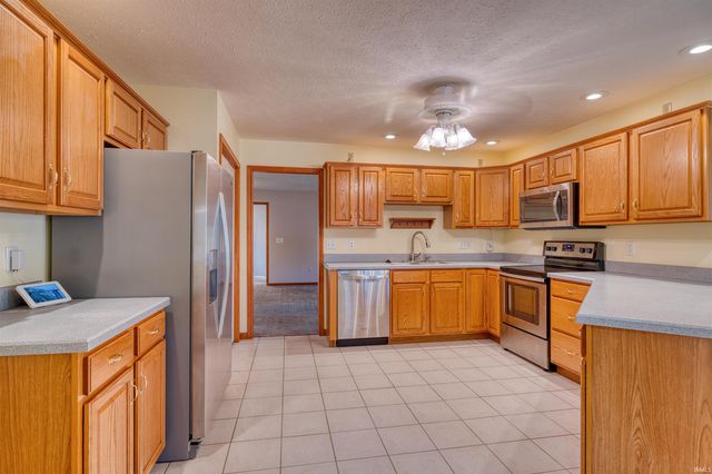 6655 Oakview Court, Newburgh, IN 47630