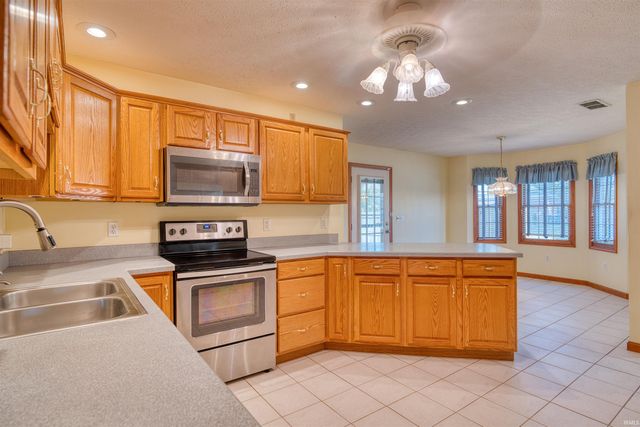 6655 Oakview Court, Newburgh, IN 47630